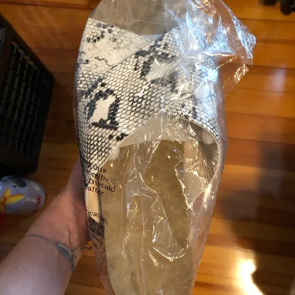 Black & white Snakeskin Platform Sandals NWT final price - Picture 2 of 4